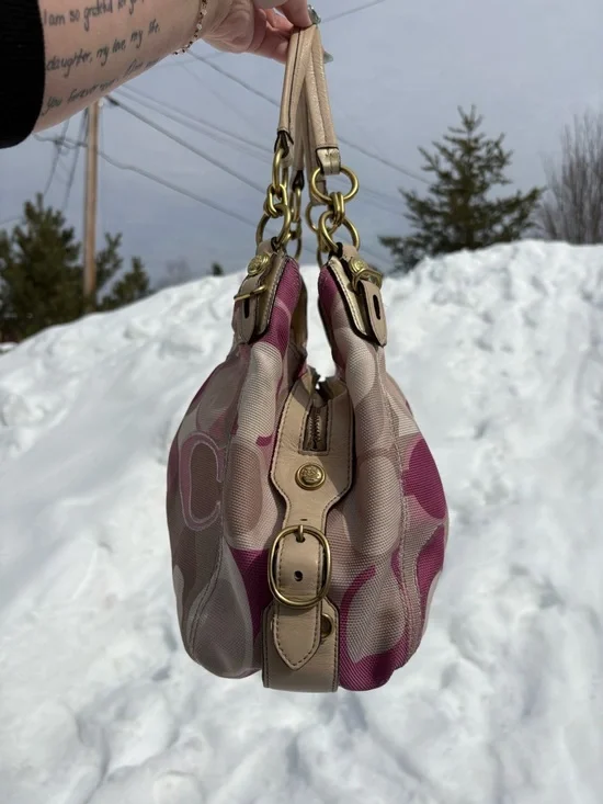 2010 Coach Madison Maggie Signature bagđź’— - Picture 2 of 9